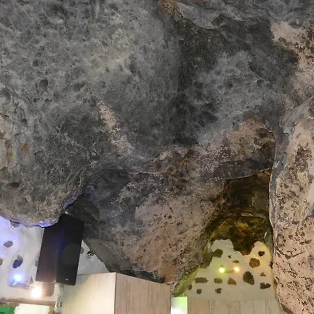 Casa Cueva El Pedregal بيت للعطل *