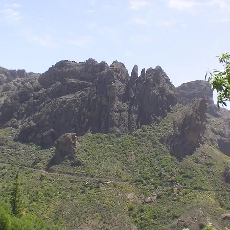 Casa Cueva El Pedregal * تيخيدا